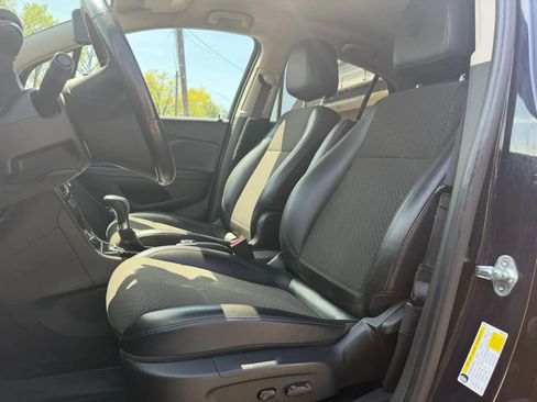 Used 2021 Buick Encore Preferred AWD/4WD image 11