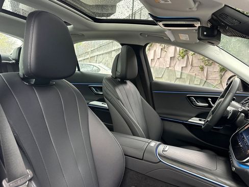 Used 2025 Mercedes-Benz E 350 4MATIC Sedan image 32