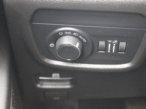 Used 2023 Jeep Grand Cherokee Altitude AWD/4WD image 17