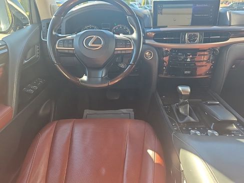 Used 2020 Lexus LX 570 4WD w/ 3rd Row & Luxury Pkg image 23