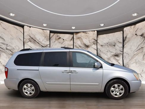 Used 2009 Kia Sedona LX w/ PWR Pkg image 4
