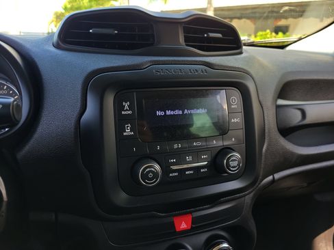 Used 2017 Jeep Renegade Sport w/ Power & Air Group FWD image 21