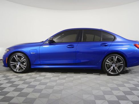 Certified 2022 BMW 330e w/ M Sport Package image 6