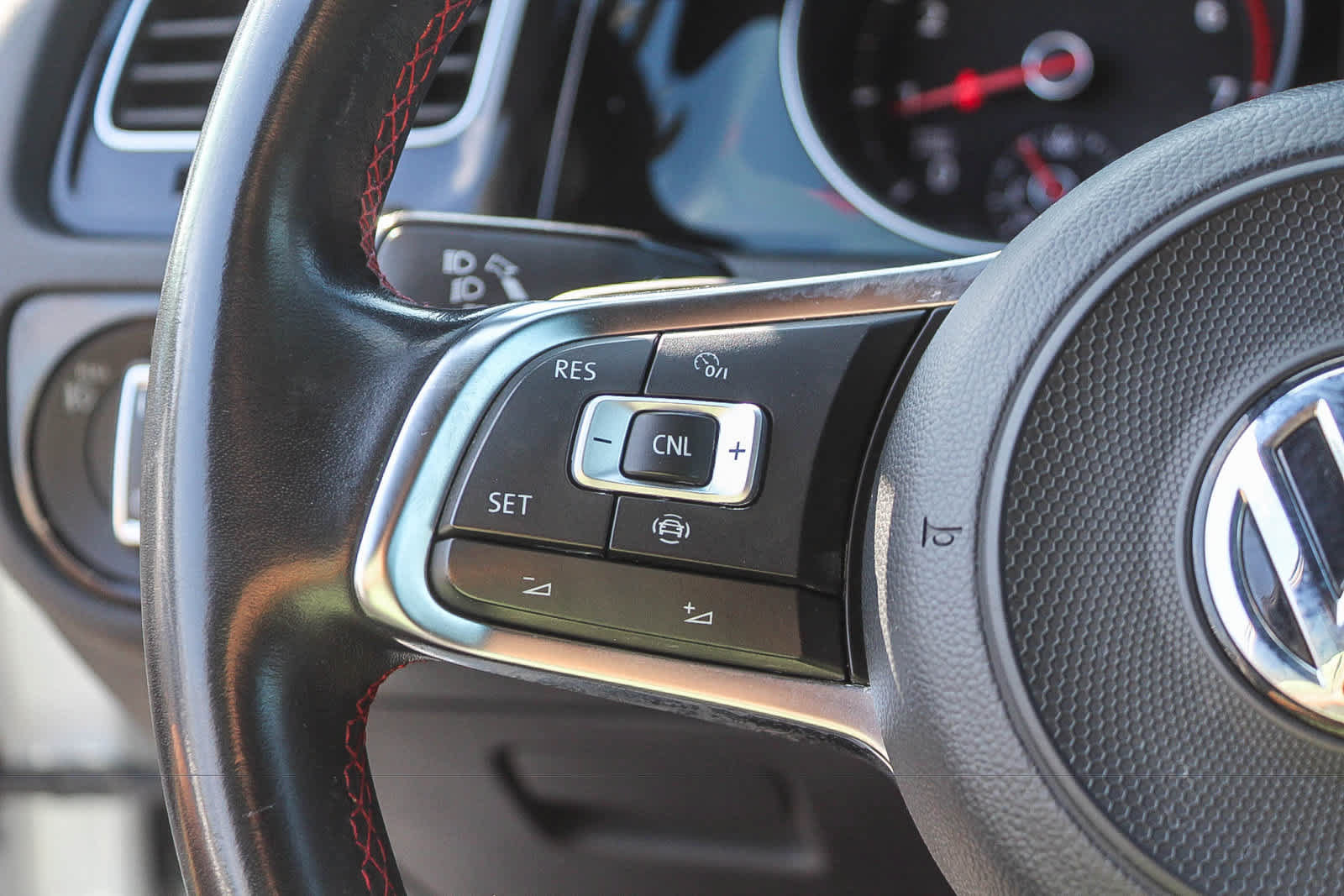 Used 2019 Volkswagen GTI SE FWD image 29