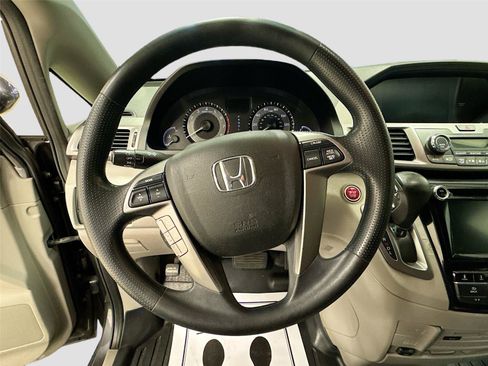 Used 2016 Honda Odyssey SE image 11