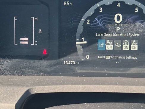 Certified 2025 Toyota Tacoma SR5 AWD/4WD image 29