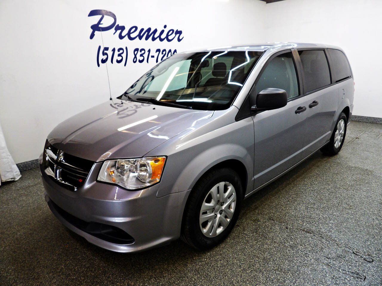 Used 2019 Dodge Grand Caravan SE w/ UConnect Hands-Free Group FWD image 1