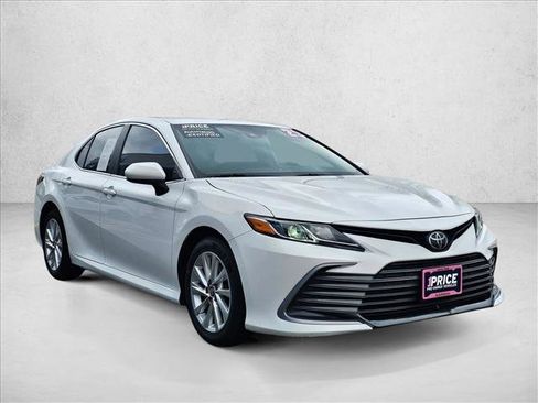 Used 2023 Toyota Camry LE image 7