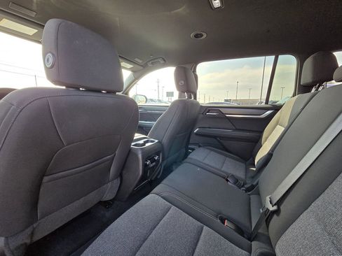 Used 2025 GMC Acadia Elevation image 29