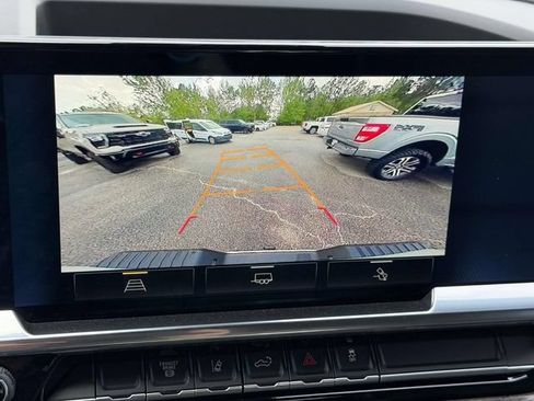 Used 2024 Chevrolet Silverado 2500 LTZ w/ LTZ Convenience Package AWD/4WD image 35
