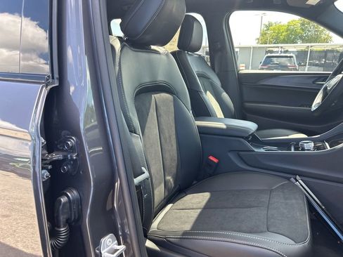 New 2025 Jeep Grand Cherokee L Altitude image 22