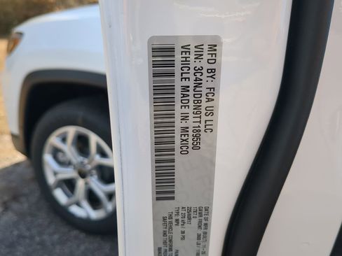 New 2026 Jeep Compass Latitude image 25