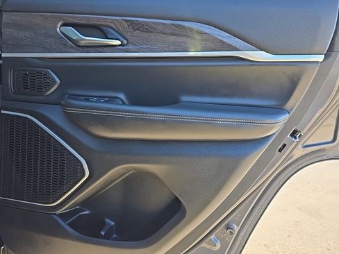 Used 2022 Jeep Grand Cherokee Limited image 34