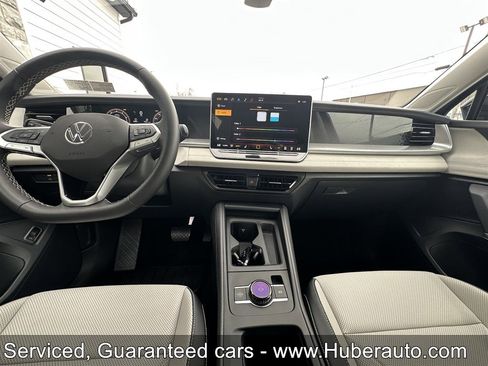 Used 2025 Volkswagen Tiguan SE AWD/4WD image 42