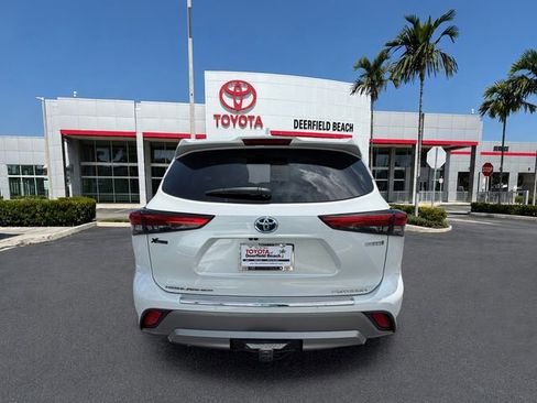 Used 2023 Toyota Highlander Platinum FWD image 6
