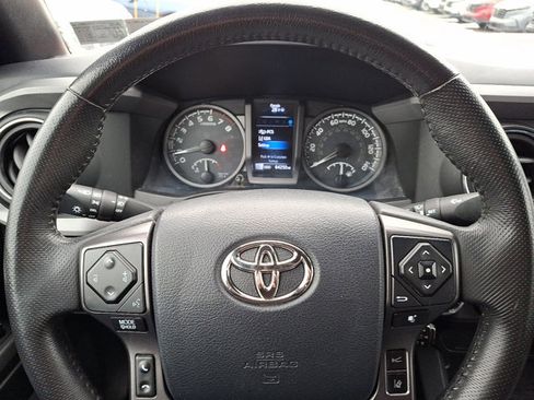Used 2019 Toyota Tacoma TRD Off-Road image 18