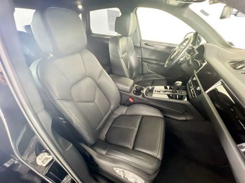 Used 2023 Porsche Macan S AWD/4WD image 30