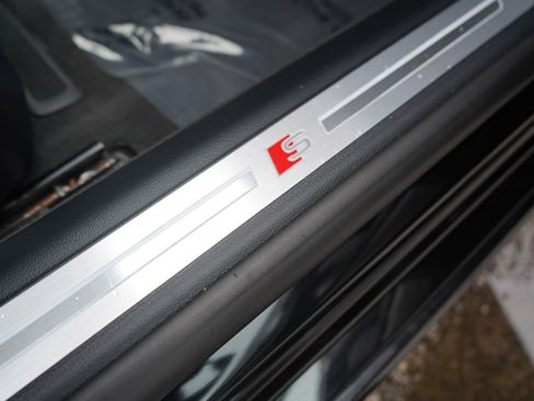 Used 2022 Audi S8 w/ S8 Comfort Plus Package image 57