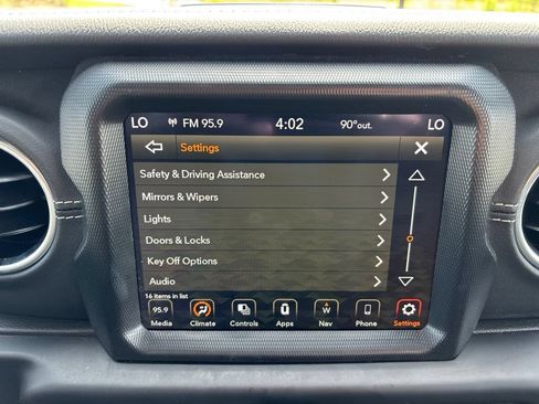 Used 2023 Jeep Wrangler Unlimited Sahara AWD/4WD image 40
