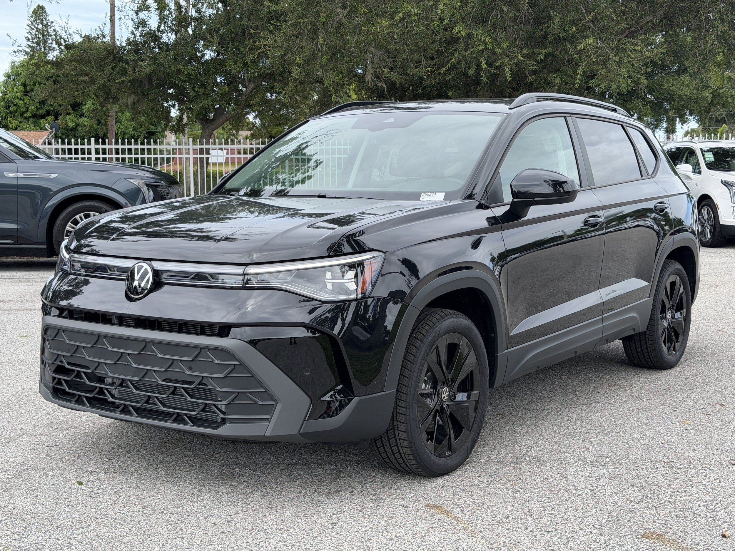 New 2026 Volkswagen Taos SE FWD image 3