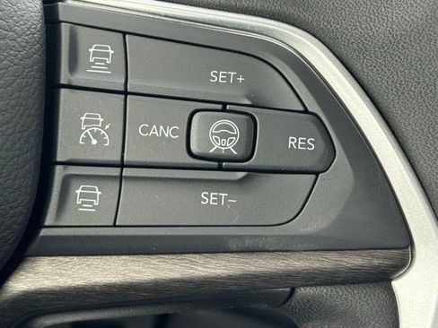 New 2026 Jeep Grand Cherokee Limited AWD/4WD image 18