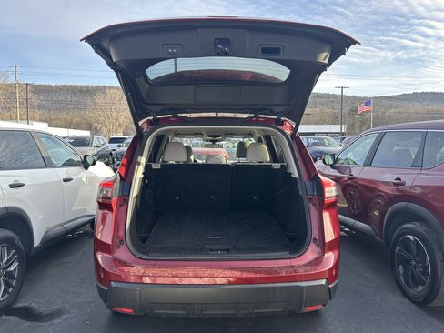 Used 2025 Nissan Rogue SV image 8