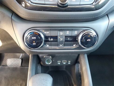 Used 2022 Chevrolet TrailBlazer LT w/ Convenience Package image 26