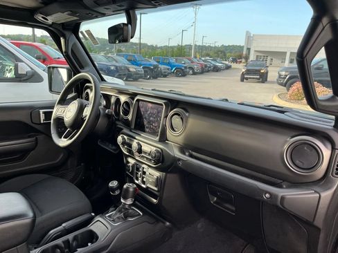 Used 2023 Jeep Gladiator Sport AWD/4WD image 10