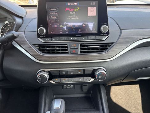 Used 2025 Nissan Altima 2.5 SV FWD image 17