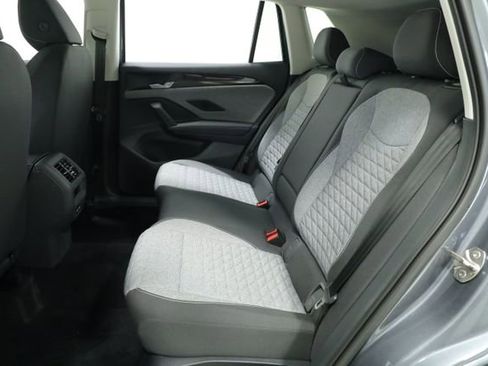 Used 2025 Volkswagen Tiguan S image 31