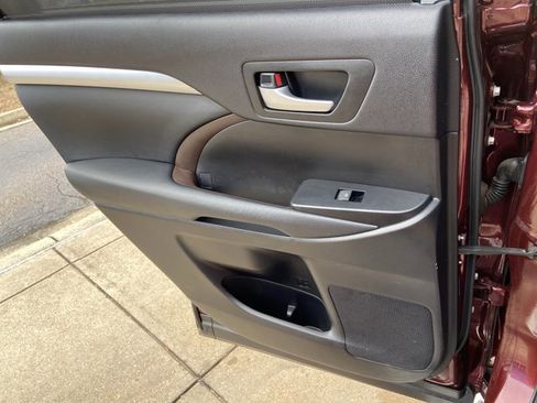 Used 2014 Toyota Highlander XLE image 48