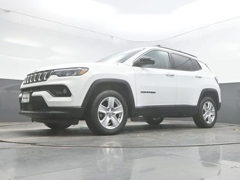 Used 2022 Jeep Compass Latitude image 36