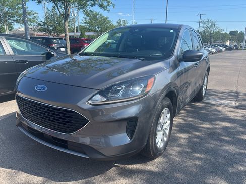 Used 2021 Ford Escape SE w/ Cold Weather Package AWD/4WD image 3