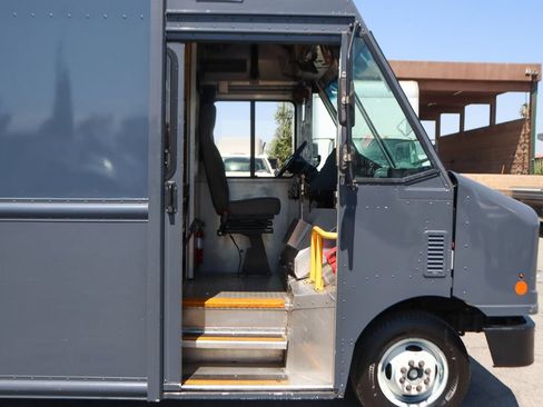 Used 2019 Ford E-450 and Econoline 450 Super Duty RWD image 28