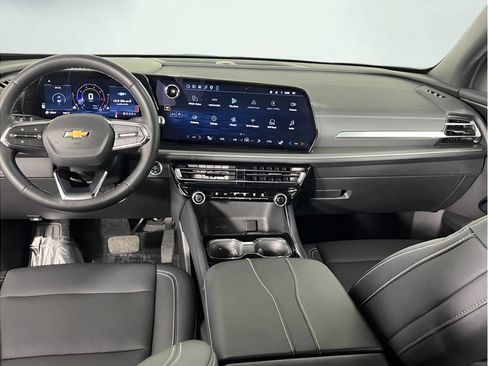 Used 2025 Chevrolet Traverse LT AWD/4WD image 18