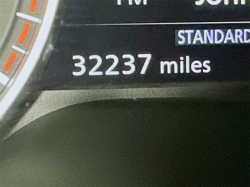 Used 2023 Nissan Pathfinder SV image 34