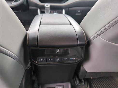 Used 2023 Toyota Highlander Bronze Edition image 20