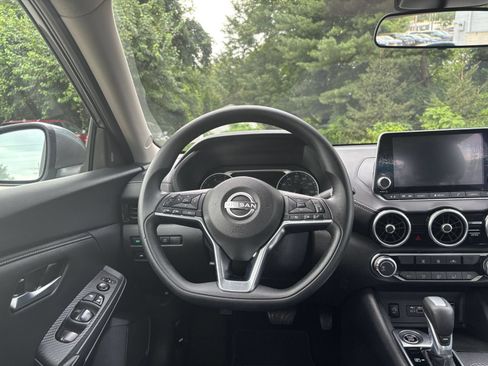 Used 2025 Nissan Sentra SV FWD image 31