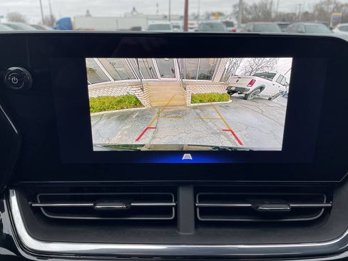 Used 2025 Chevrolet Trax RS w/ Sunroof Package image 20