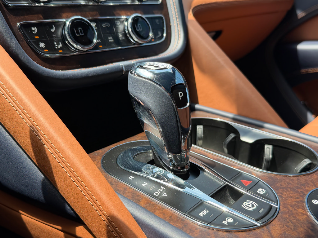 Used 2023 Bentley Bentayga AWD/4WD image 24
