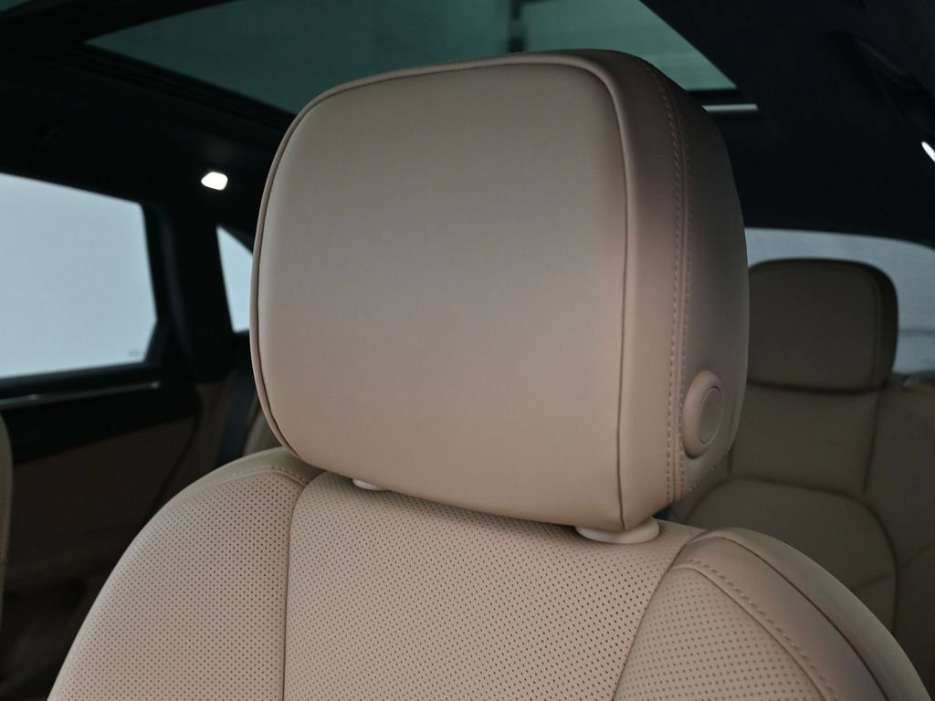 Used 2026 Porsche Macan AWD/4WD image 20