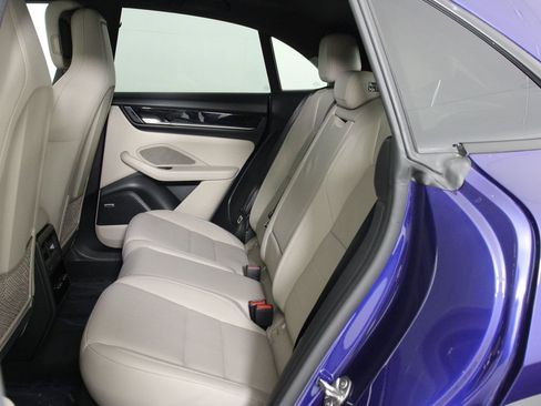 Certified 2025 Porsche Macan 4 Electric image 31