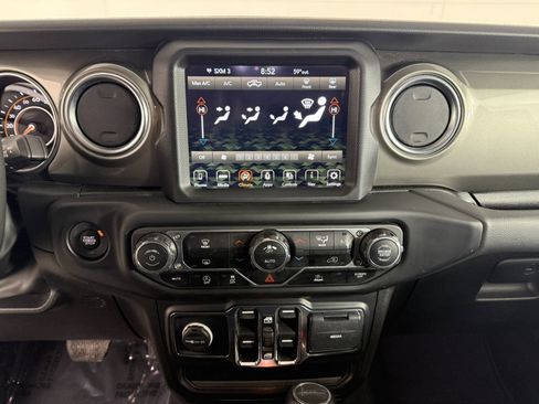 Used 2023 Jeep Gladiator Overland image 17