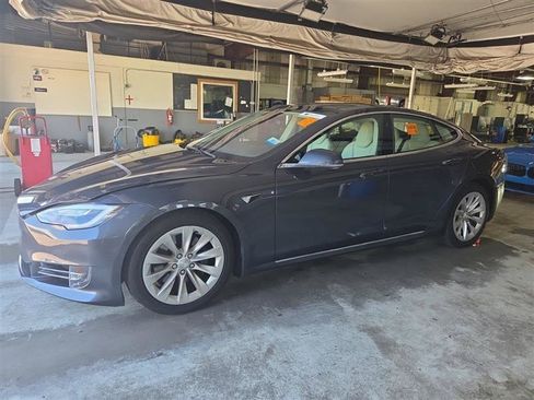 Used 2018 Tesla Model S 100D AWD/4WD image 3