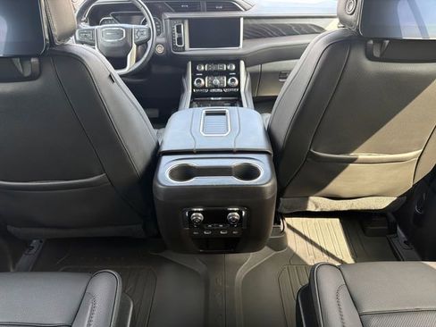 Used 2021 GMC Yukon Denali w/ Denali Premium Package AWD/4WD image 23