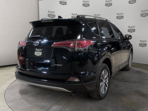 Used 2018 Toyota RAV4 LE image 5