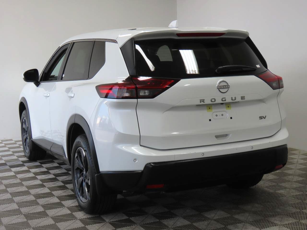 Used 2024 Nissan Rogue SV FWD image 3