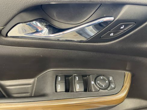 Used 2021 GMC Acadia SLE image 19