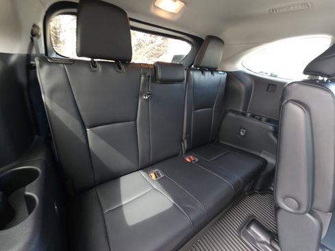 Used 2023 Toyota Highlander XLE FWD image 14