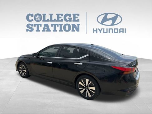 Used 2022 Nissan Altima 2.5 SV FWD image 10